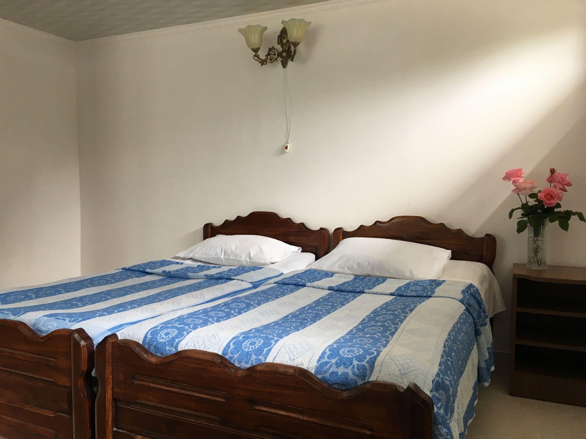 White Guest House Батуми Екстериор снимка