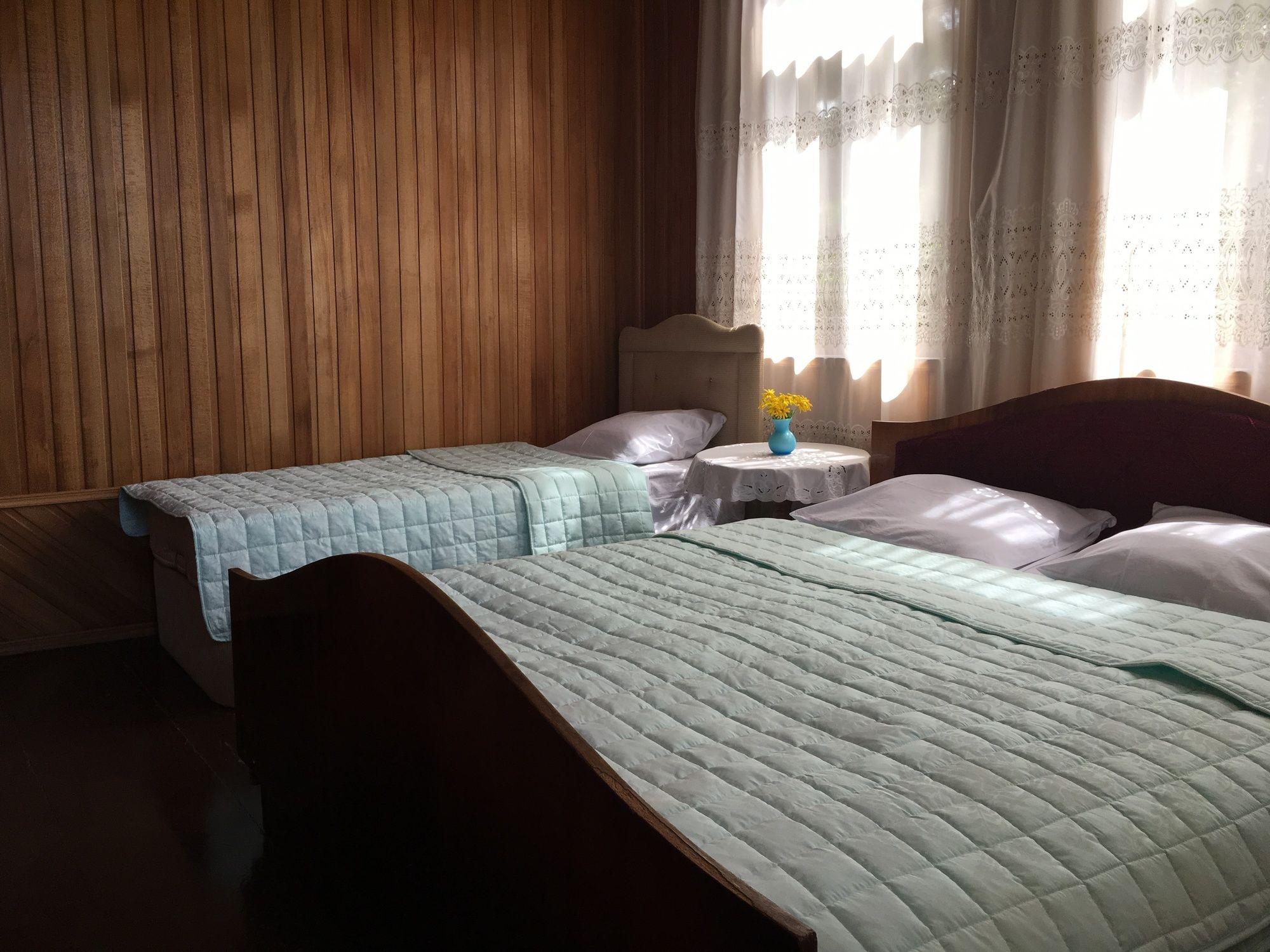 White Guest House Батуми Екстериор снимка