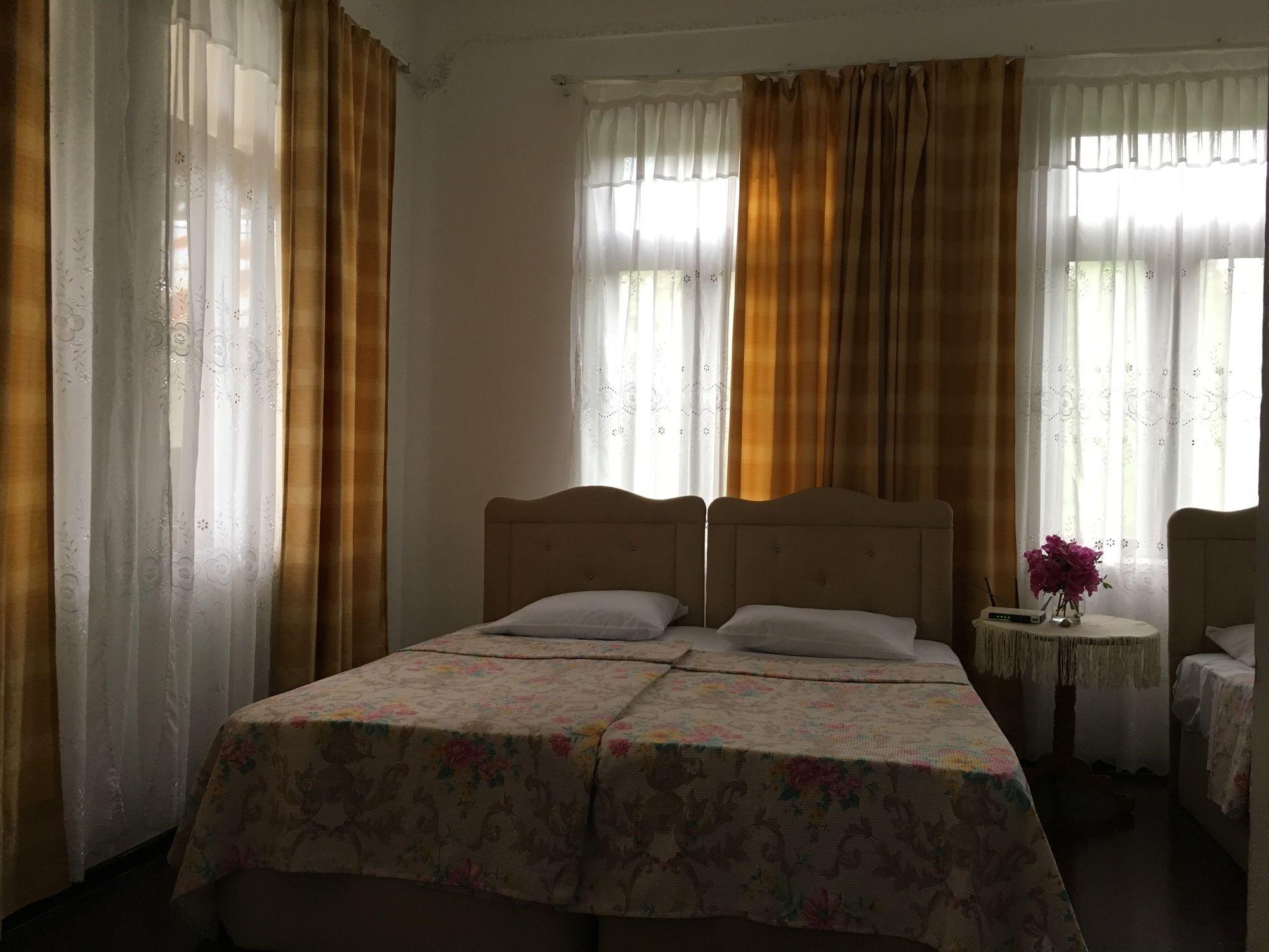 White Guest House Батуми Екстериор снимка