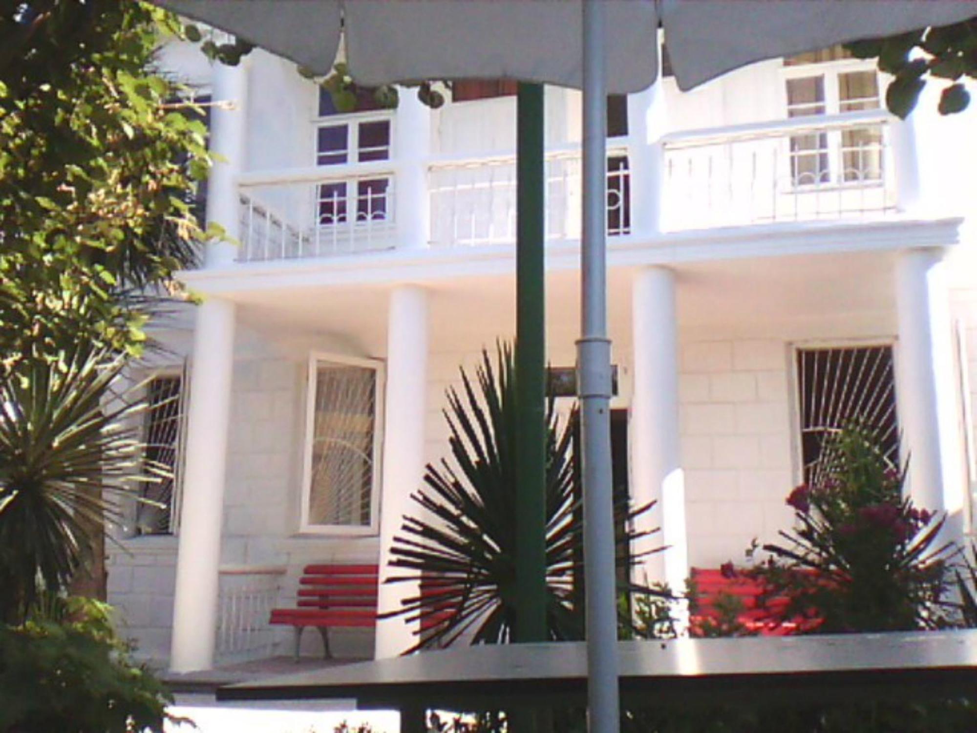 White Guest House Батуми Екстериор снимка