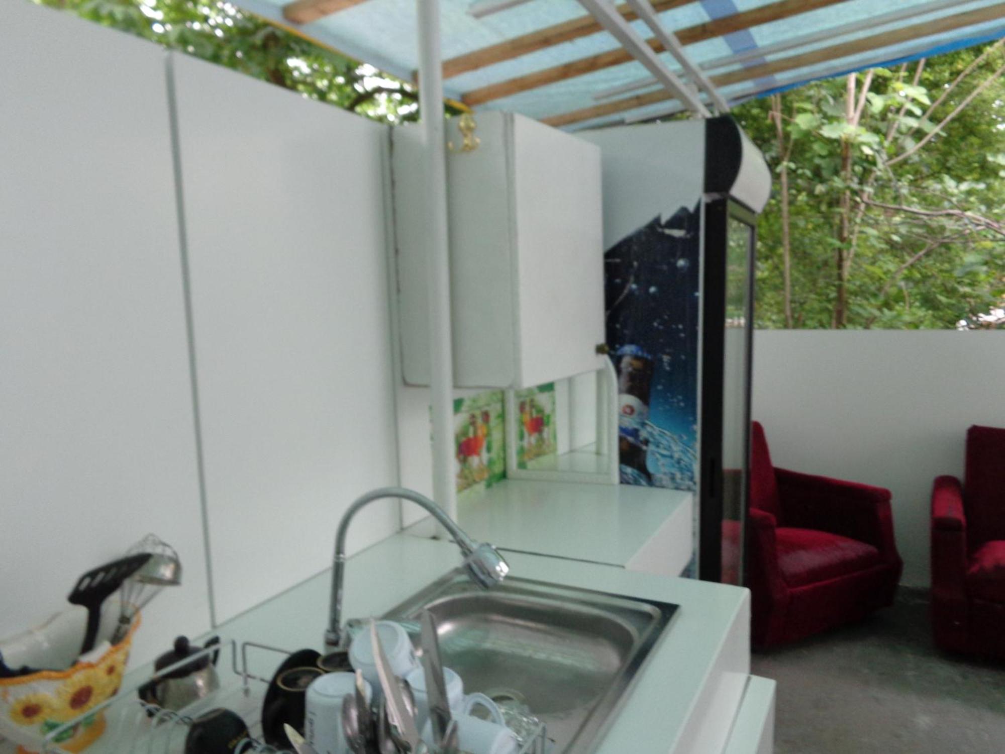 White Guest House Батуми Стая снимка