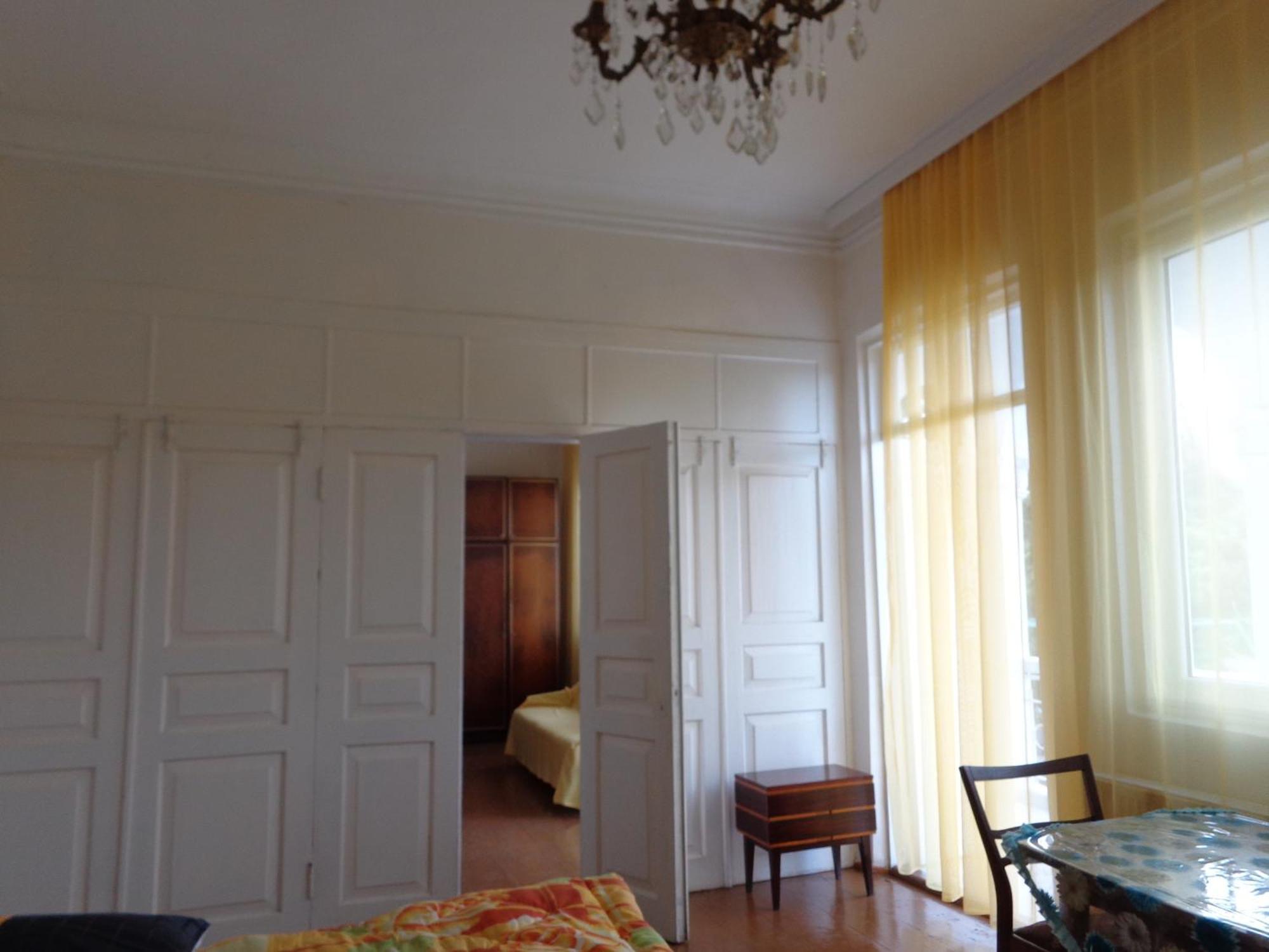 White Guest House Батуми Стая снимка