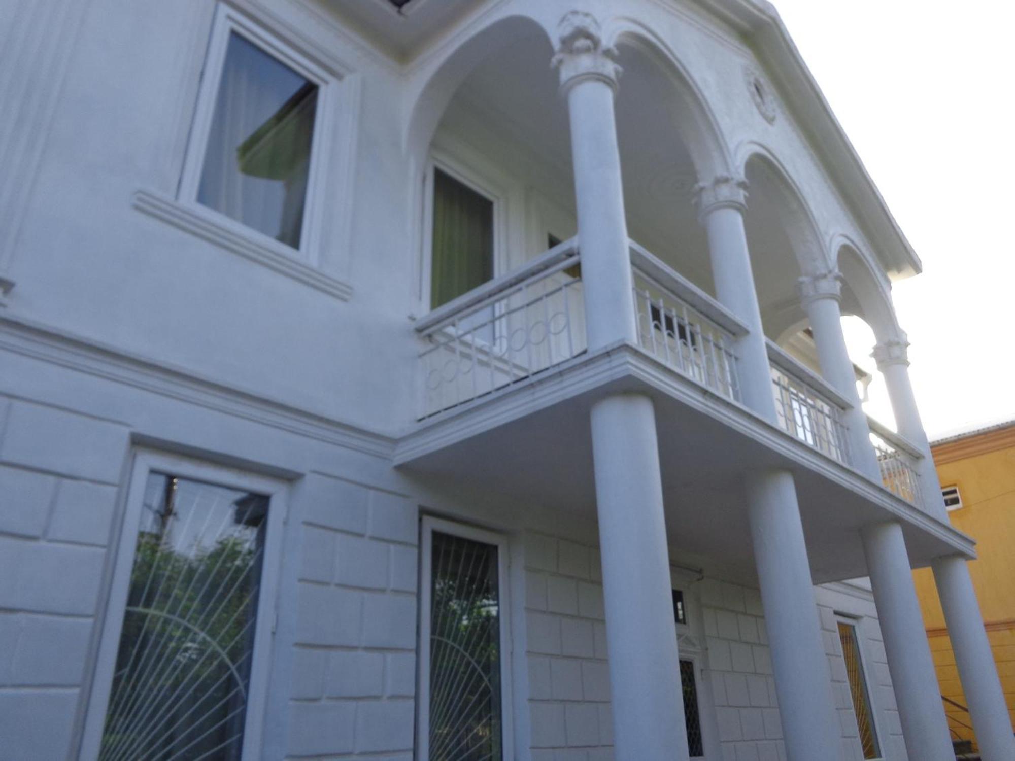 White Guest House Батуми Стая снимка
