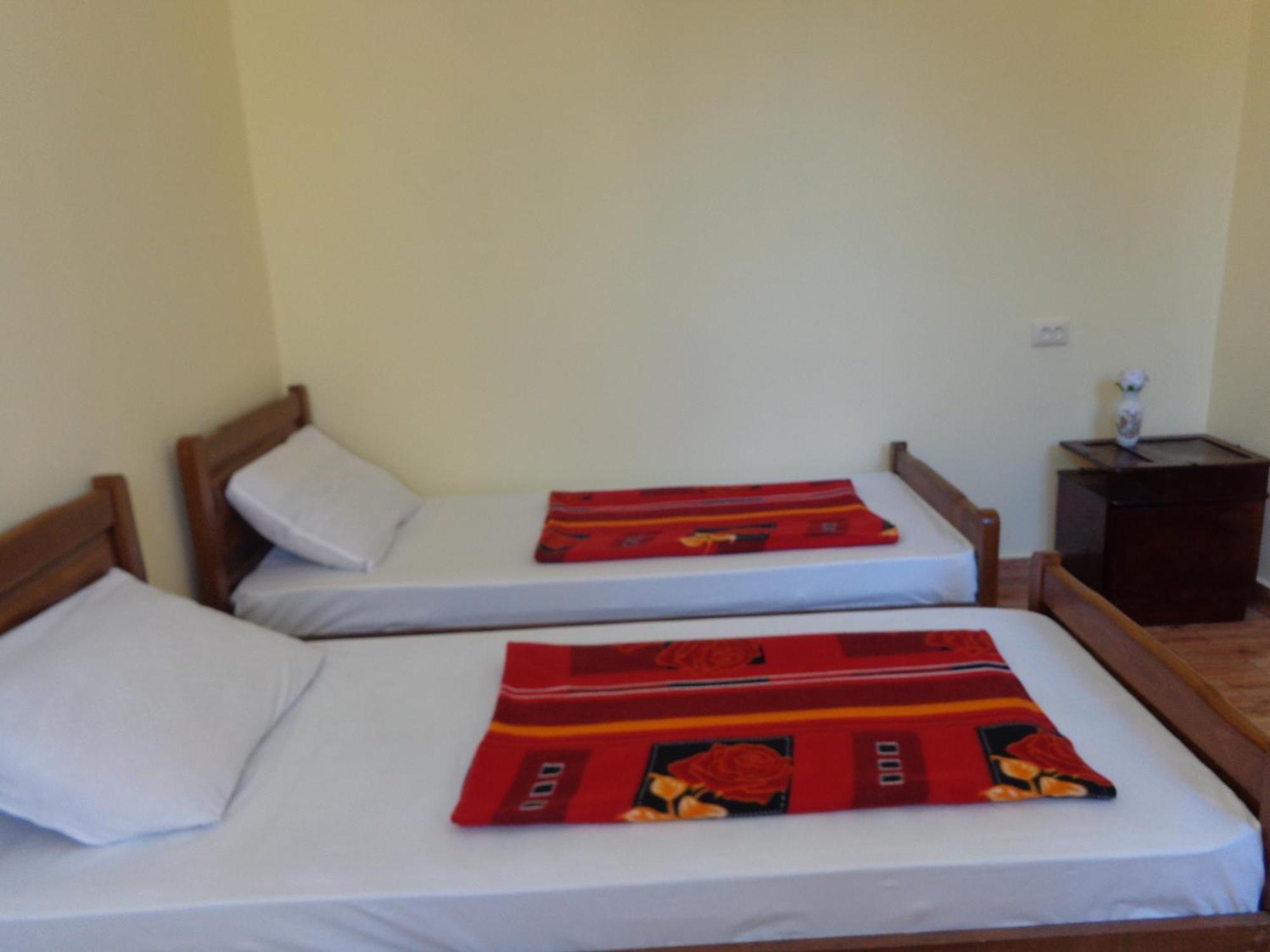 White Guest House Батуми Стая снимка
