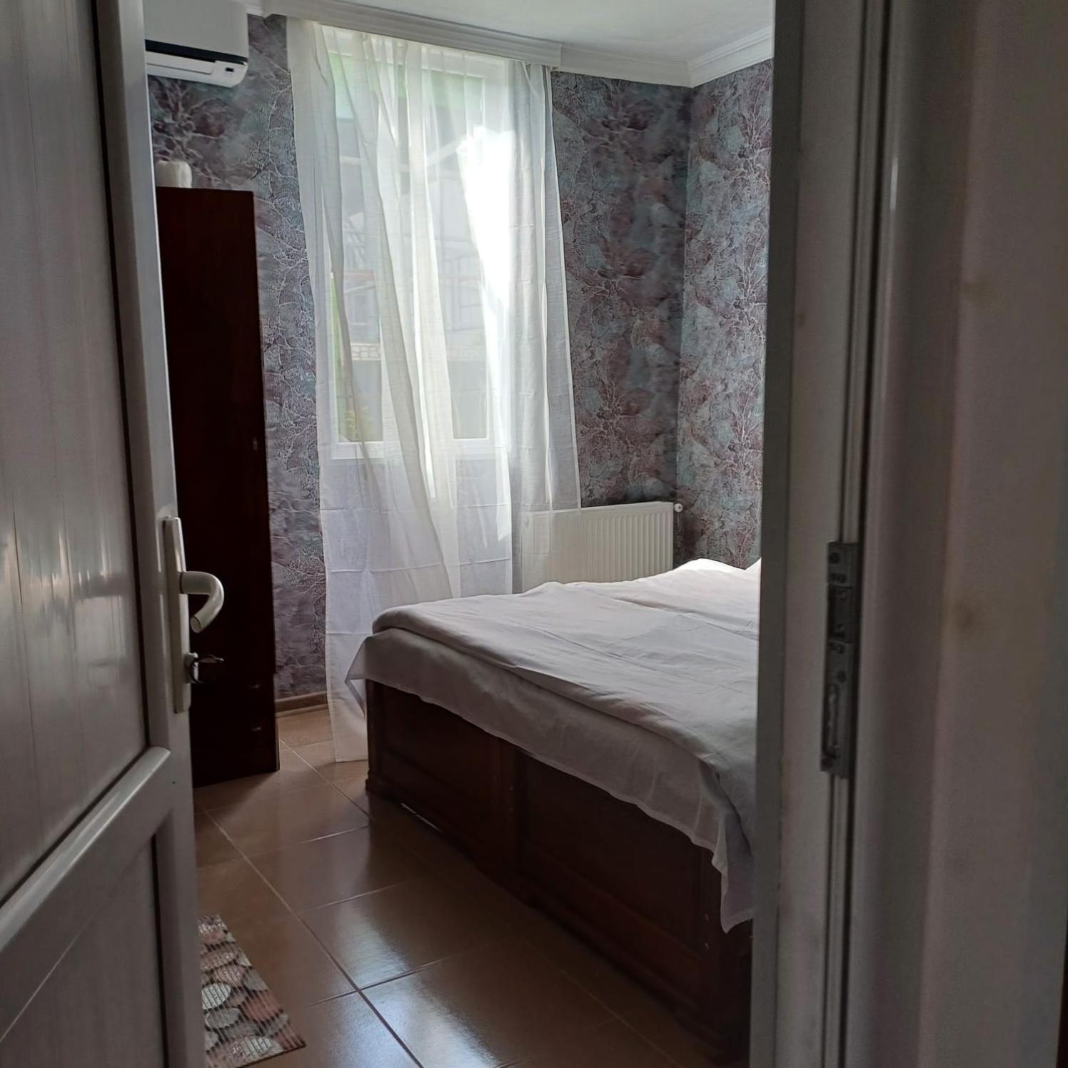 White Guest House Батуми Стая снимка