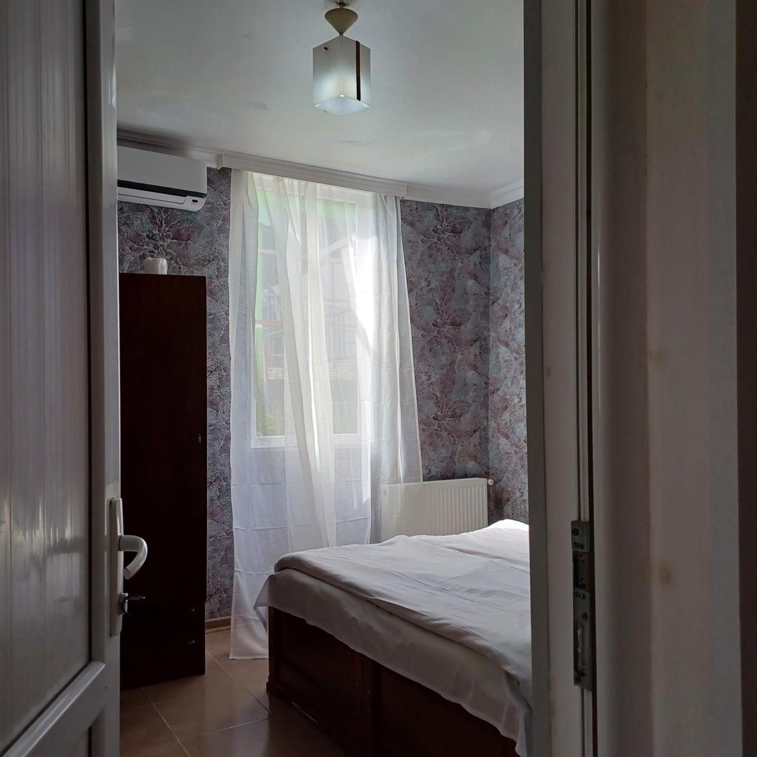 White Guest House Батуми Стая снимка