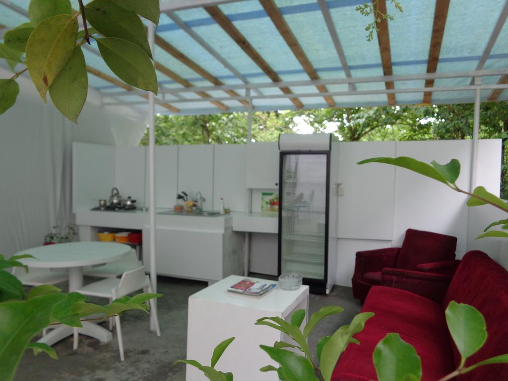 White Guest House Батуми Стая снимка