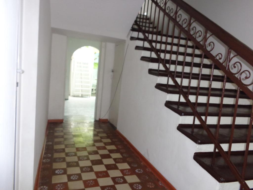 White Guest House Батуми Стая снимка