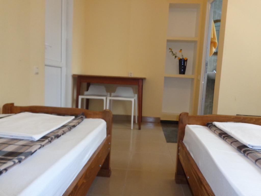 White Guest House Батуми Стая снимка