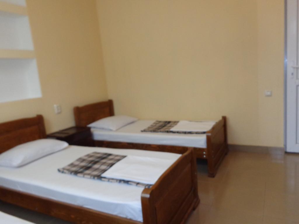 White Guest House Батуми Стая снимка