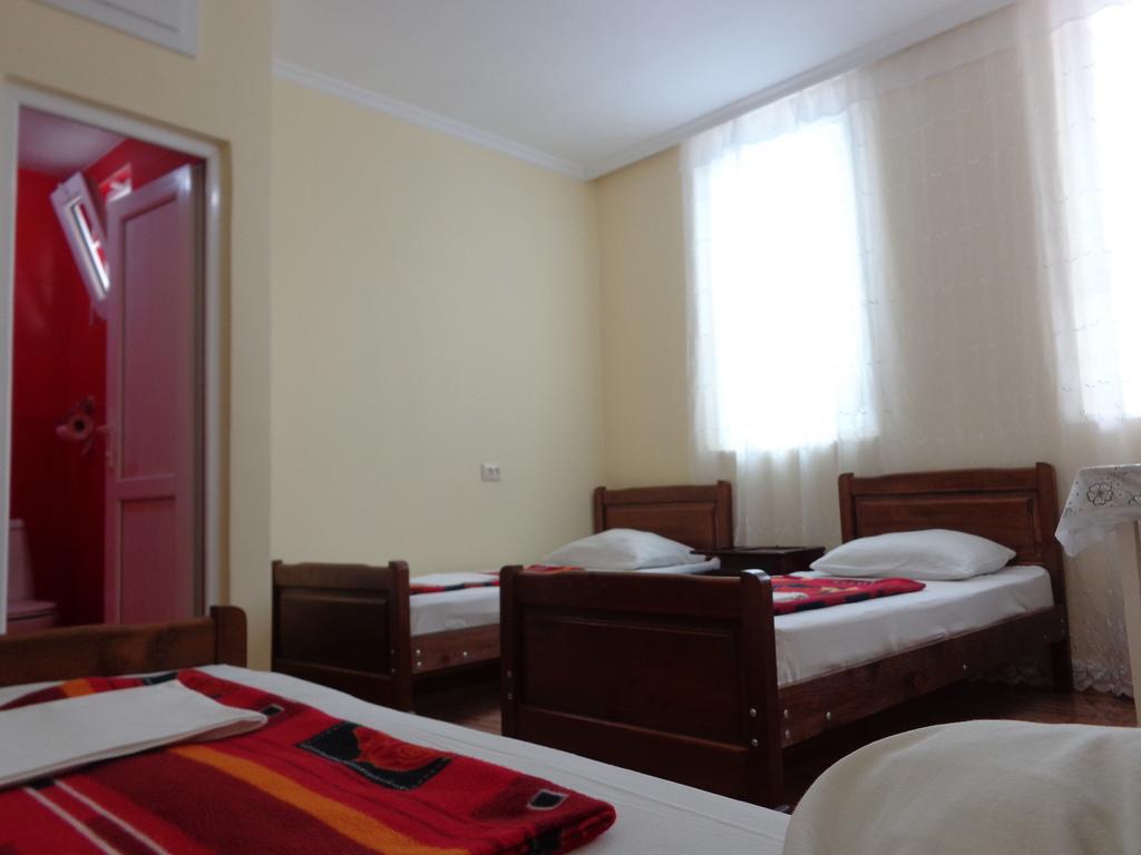 White Guest House Батуми Стая снимка