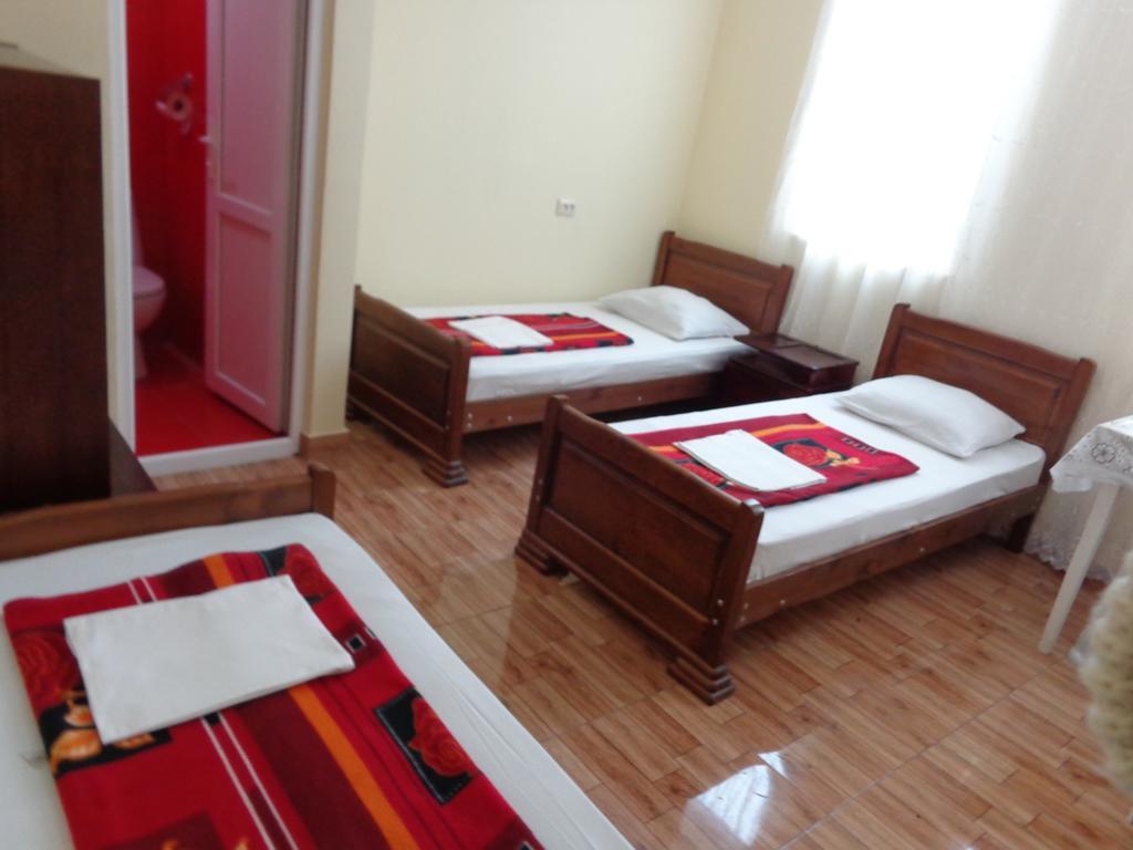 White Guest House Батуми Стая снимка