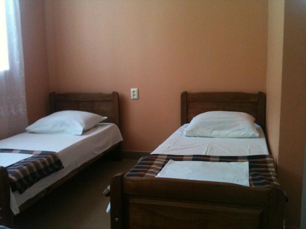 White Guest House Батуми Стая снимка