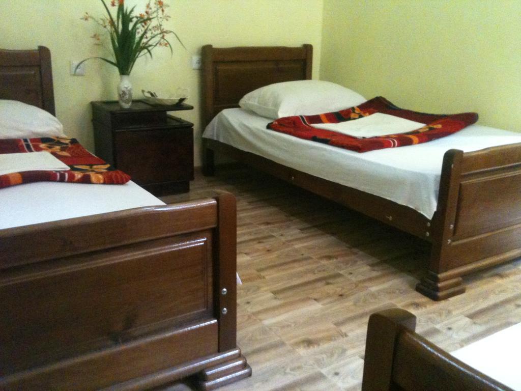 White Guest House Батуми Стая снимка